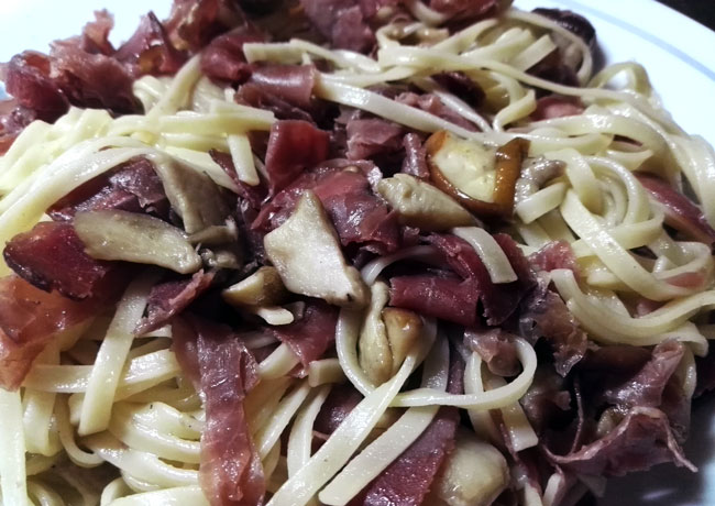 Pasta porcini e bresaola